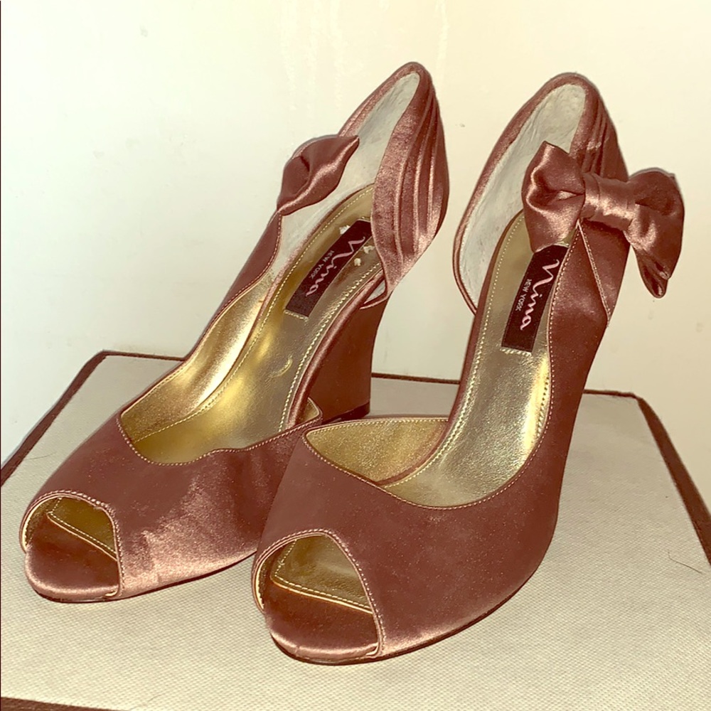 Nina New York, Size 9, Tan Satin Wedges